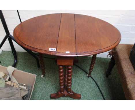 Late victorian Mahogany drop leaf Sutherland table on bobbin turned supports