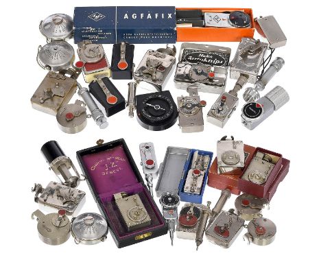 Über 30 interessante historische SelbstauslöserAlle in Metallgehäuse, viele ohne Bezeichnung, 2 x Ernemann, 7 x "Made in Swit
