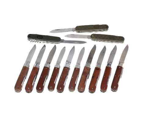 10 alte Schweizer Soldatenmesser mit Fibergriffschalen1–3) Elsener, Nr. 25, 30 und 48. – 4) Victorinox, Nr. 50. – 5–8) Wenger