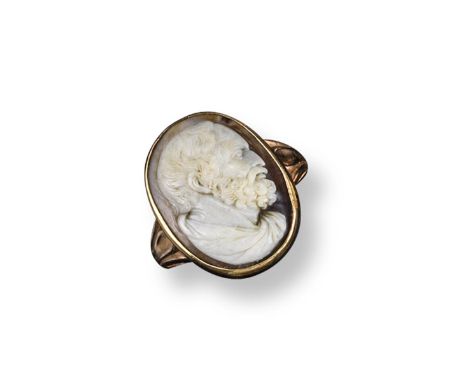 A carved agate cameo ring, the oval-shaped cameo carved with the profile of a philosopher, probably Plato. Probably 18th cent