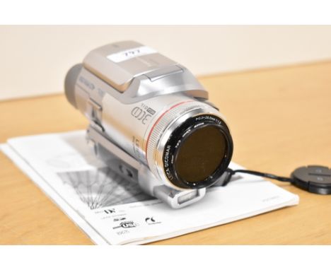 A Panasonic NV-GC500 3CCd OIS Video / Still camera with Leica Dicomer 3.3-39.6mm 1:1,6 lens