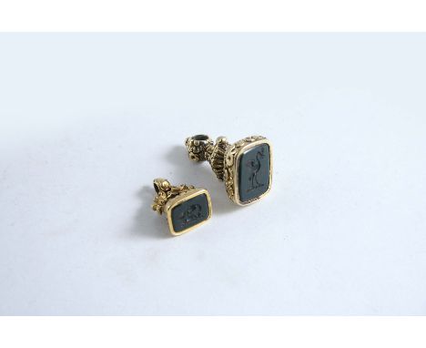 A 19TH CENTURY GOLD SEAL The bloodstone intaglio engraved with crest of a live bird, 3 cms and a small seal with stone engrav
