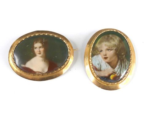 Two yellow metal mounted and painted porcelain portrait brooches, one featuring a classical lady within a scalloped border, 4