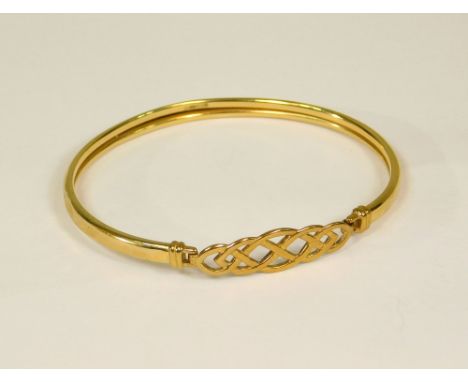 GOLD BANGLE. A contemporary 9ct. gold bangle. Approx. 4.5g.