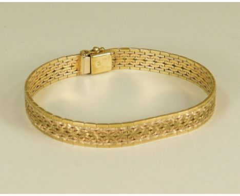 GOLD BRACELET. A 9k. textured twin coloured bracelet. Approx. 17.6g.