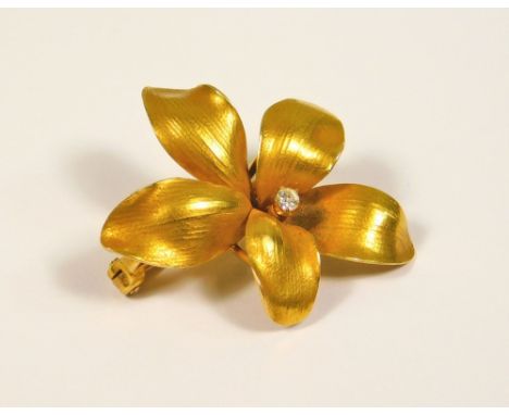 GOLD BROOCH. A 14k. brooch in the form of a violet, with small brilliant cut diamond centre. Max. length 3cm.
