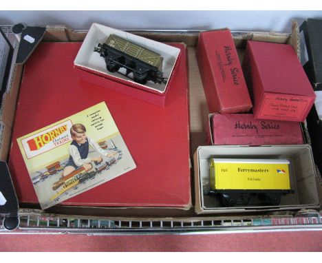 A Collection of Boxed Hornby 'O' Gauge Rolling Stock, #2 Turntable, #RS706 Flat Truck with cable drum, #RS668 No.1 Lumber Wag