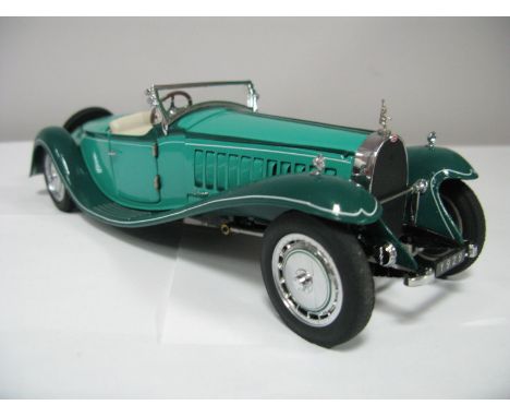 A Boxed Franklin Mint 1:24th Scale Die Cast 1929 Bugatti Type 41 Royale Roadster, highly detailed model in two tone green wit