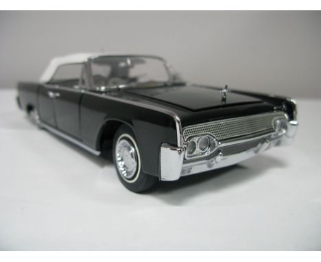 A Boxed Franklin Mint 1:24th Scale Die Cast 1961 Lincoln Continental, highly detailed model in black with detachable white ro