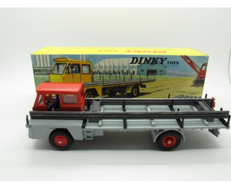 French Dinky No.885 Saviem Sinpar Steel Carrier, overall very good plus/excellent. One or two very minor chips noted. Boxed, 