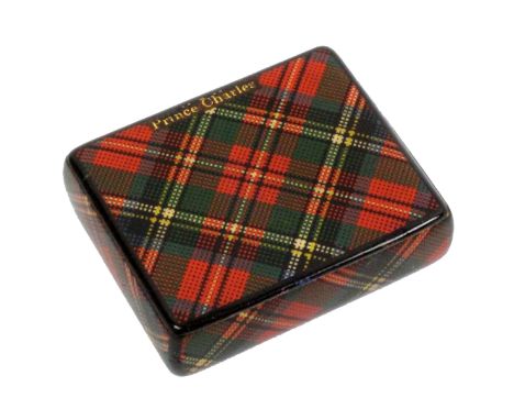 A Tartan ware small snuff box (Prince Charlie), by Smith, Mauchline, wooden hinge, foil 100%, the lid interior with Royal Arm