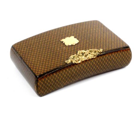 A Scottish sycamore snuff box, wooden hinge, rectangular of slightly curved form, in yellow and black chequer pattern, gold s