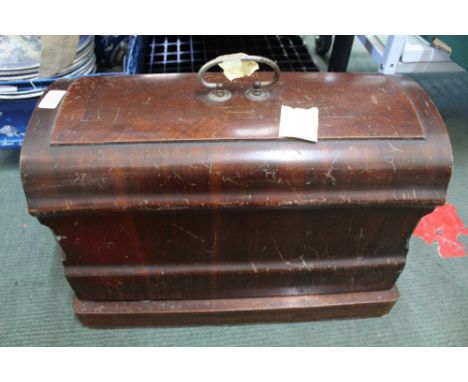 A WOODEN CASED MANUAL SEWING MACHINE 
