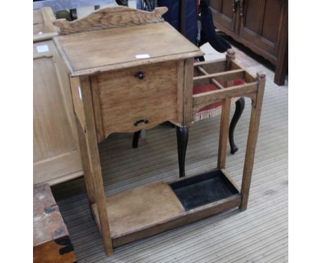 A LATE 19TH / EARLY 20TH CENTURY OAK FINISHED HALL STAND with stick aperture and drip tray, flanking a fall down glove box 