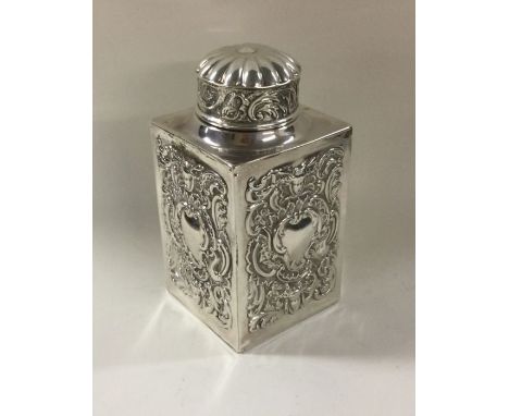 A chased Victorian silver tea caddy. London 1891. By William Comyns. Approx. 133 grams. Est. £160 - £180.