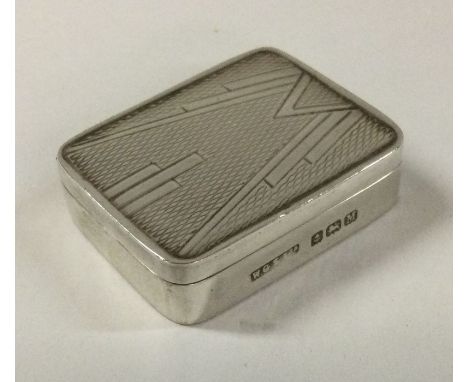 An engine turned silver box of Art Deco design. Birmingham 1912. By John Edward Wilmot. Approx. 22 grams. Est. £30 - £50.