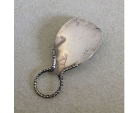 A novelty silver shoe horn. Birmingham. Approx. 22 grams. Est. £15 - £20.