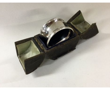 A heavy silver napkin ring. Birmingham 1911. By JW. Approx. 22 grams. Est. £30 - £40.