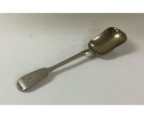 A heavy silver fiddle pattern caddy scoop. London. Approx. 29 grams. Est. £15 - £20.