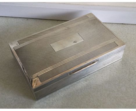 A heavy engine turned silver cigarette box. London. Approx. 323 grams. Est. £50 - £80.