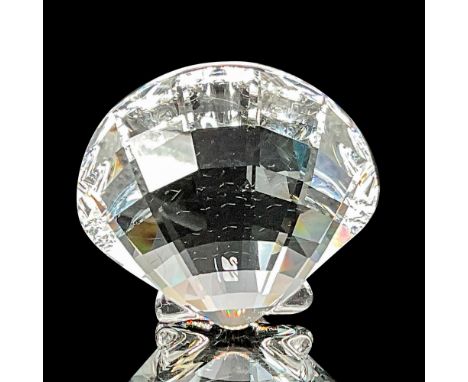 This stunning scallop shell in clear faceted crystal was given to new and renewing SCS members. The scallop shell features cl