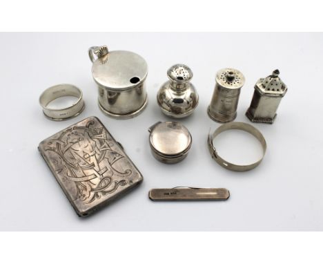 A small collection of silver, to include a cigarette case by Colen Hewer Cheshire, Birmingham, 1897, together with a mustard 