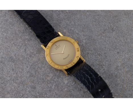 An 18k Corum Romvlvs gentleman's wristwatch, quartz, 32mm gold dial and batons, Roman numerals to the bezel, case no. 50501.5