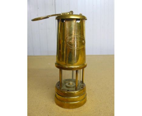 Hockley Lamp &amp; Limelight Co. brass miner's lamp (21.5cm) 