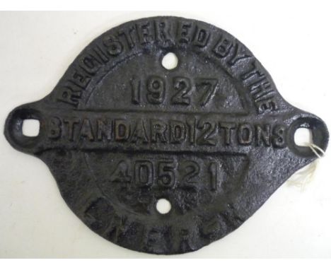 Cast iron LNER wagon plate, 1927 standard two tonne 40521 LNER-R (width 52.5cm) 