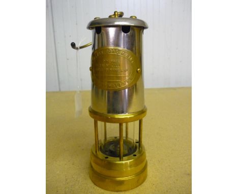British Coal Mining Company Wales UK Type Vale brass and steel miner's lamp No. 5046 (22cm) 
