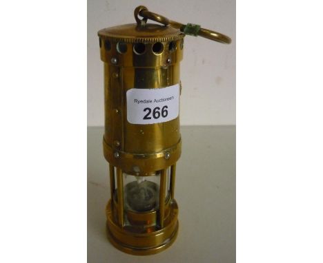 Small E Thomas &amp; Williams Ltd. Cambrian Works Aberdare Wales, brass miners lamp (height 15cm) 