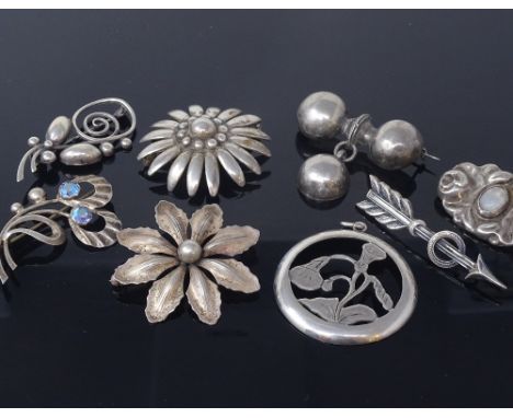 HERMANN SIERSBOL - 4 Vintage Danish sterling silver floral brooches, 3 other Scandinavian silver brooches and a pendant, 54.9