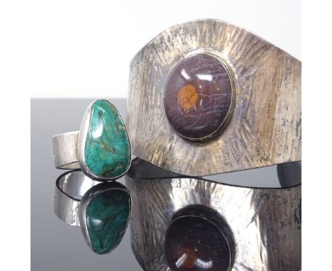 ANITA G FOR AIG - a Vintage Swedish silver and hardstone matching modernist torque bangle and ring set, bangle set with caboc