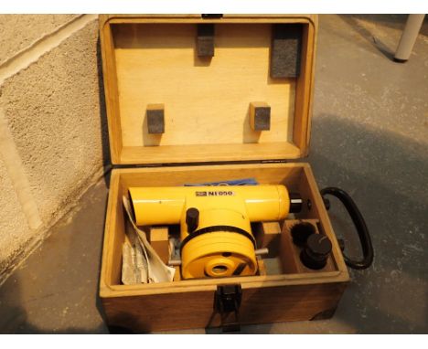Carl Zeiss Jena N1050 builders level with manual and box 