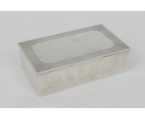 Elizabeth II silver cigarette box, by Mappin &amp; Webb, Birmingham 1990, hinged cover with engine turned border decoration, 