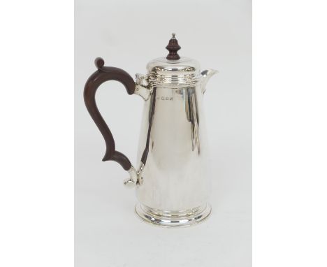 Elizabeth II silver hot water jug, maker R C, London 1979, hinged cover with turned wooden finial and handle, over a tapered 