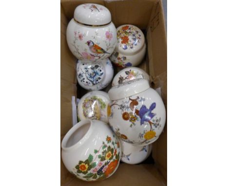 Nine ginger jars, Sadler and Melba ware, etc.