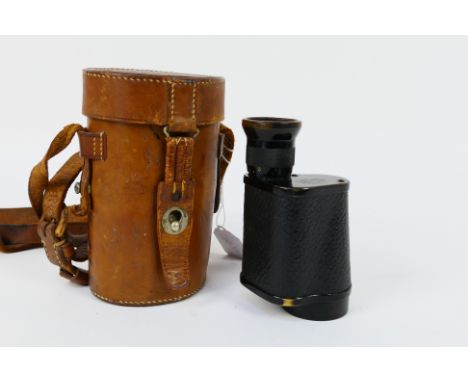 A vintage Carl Zeiss London x6 monocular contained in leather case.Condition Report: Generally good condition, areas of rubbi