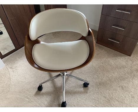 Taskers Furniture - a good quality modern contemporary office chair with adjustable seat height and casters purchased from Ta