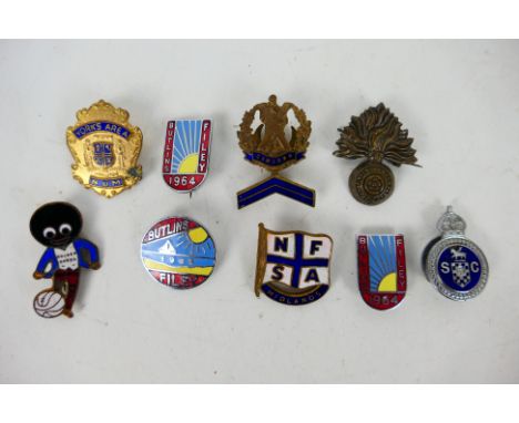 Mixed badges to include Robertsons, Butlins, military and other.Note: These items are listed on the basis they are illustrati