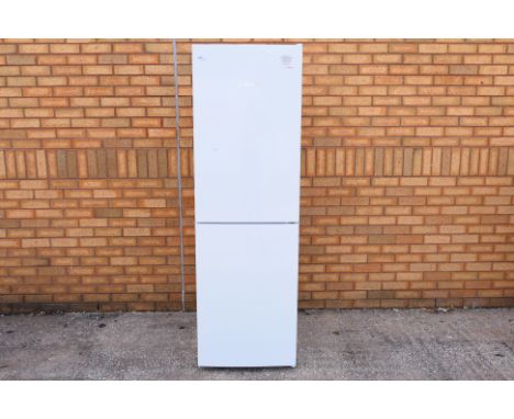 A Bosch Series 4 freestanding fridge freezer, model KGN34VW35G, approximately 186 cm x 59 cm x 63 cm.