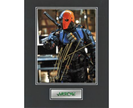 Stunning Display! Arrow Manu Bennett hand signed professionally mounted display. This beautiful display consists of a 10"x8" 
