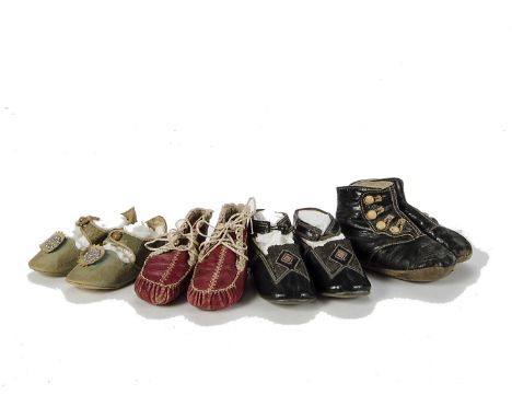 Four pairs of large dolls and children shoes: a pair of red kid moccasin booties with laces and white stitched decoration - 4