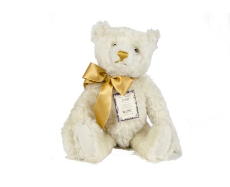 A Steiff Limited Edition British Collector’s champagne Teddy Bear, in original box with certificate, 2277 of 4000, 2000