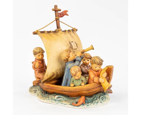 Hummel 'Land in sight' a statue made of ceramics with number 530. Limited edition with numberÊ1975/30000. (13 x 23 x 22,5cm)