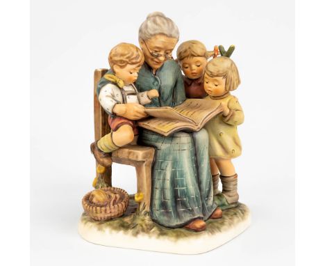 Hummel 'A Story From Grandma' a statue made of ceramics. Number 620, numberedÊ4671/10000. With the original box and certifica