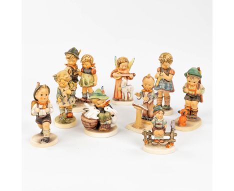 Hummel, a collection of 9 statues made of ceramics. (9 x 11,5 x 17cm)