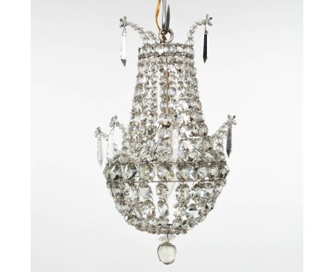 A vintage small 'Sac-ˆ-Perles' chandelier, metal and glass. Circa 1960. (40 x 26cm)
