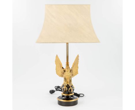 A table lamp with eagle made by Deknudt in Hollywood Regency style. Around 1970. Marked on the base. (17 x 18 x 76cm)