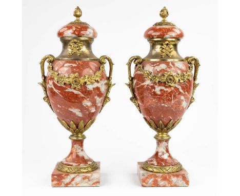 A pair of cassolettes made of red marble mounted with gilt bronze. The first half of the 20th century. (16 x 18 x 44,5cm)